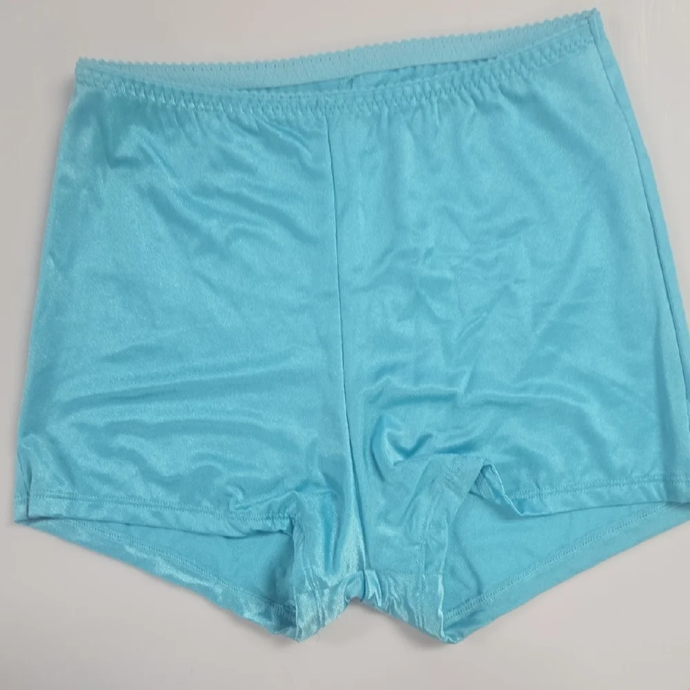 Vassarette Boy Short Panties NWOT - Picture 1 of 2